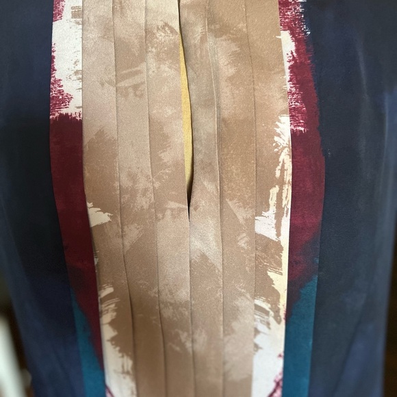 Lavia navy dress with pleated front and key hole eur size 44, us 8 - Picture 2 of 10